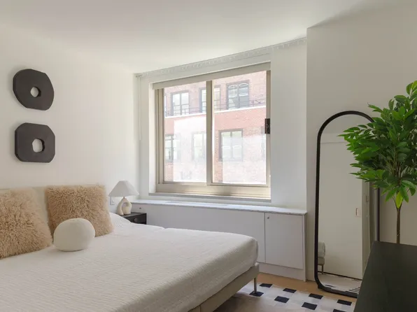 234 East 46th Street 701 image 3 of 15