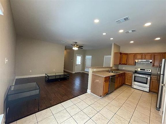 3rd image of 1108 Thayer St