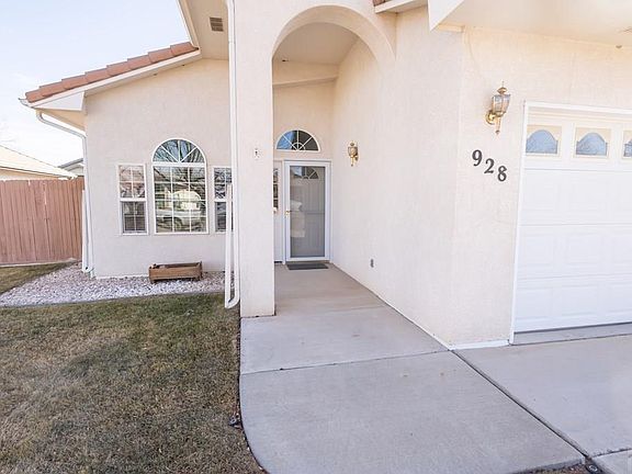 3rd image of 928 Cherrycrest Dr