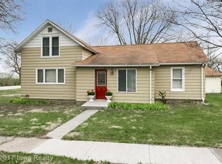 1104 State St, Dexter, IA 50070