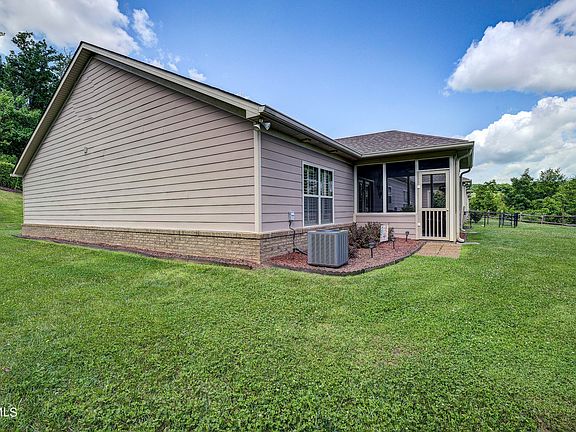 4th image of 297 Coldwater Dr