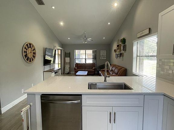 4th image of 116 Via De Casas Norte