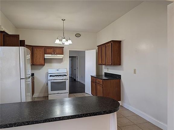 3rd image of 4823 Euphrosine St