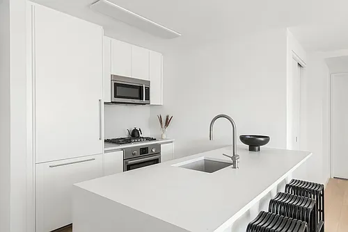 1 Union Sq S #18C Photo 1
