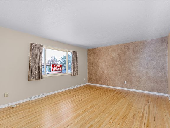 4th image of 310 Carol Dr