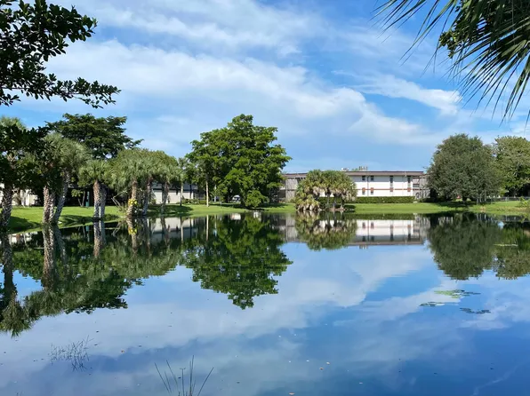 7 Greenway N #211, Royal Palm Beach, FL 33411