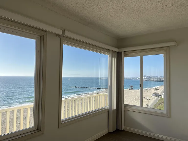 735 Esplanade #A — Photo 4