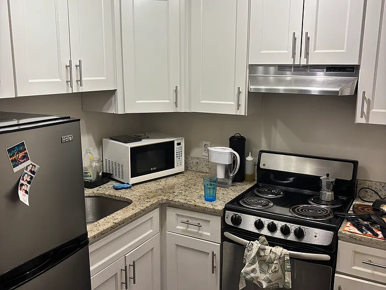 327 Stratford Ave #1F — Photo 12