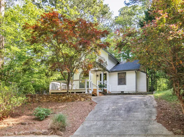 101 Creekview Cir, Carrboro, NC 27510
