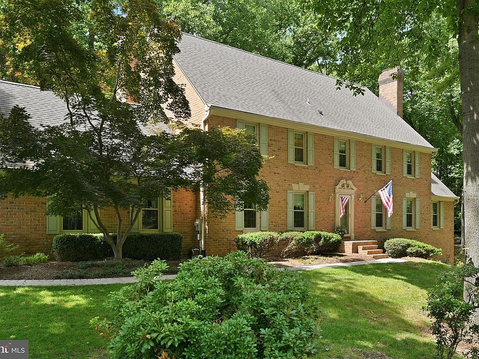 1st image of 26 Belleview Dr