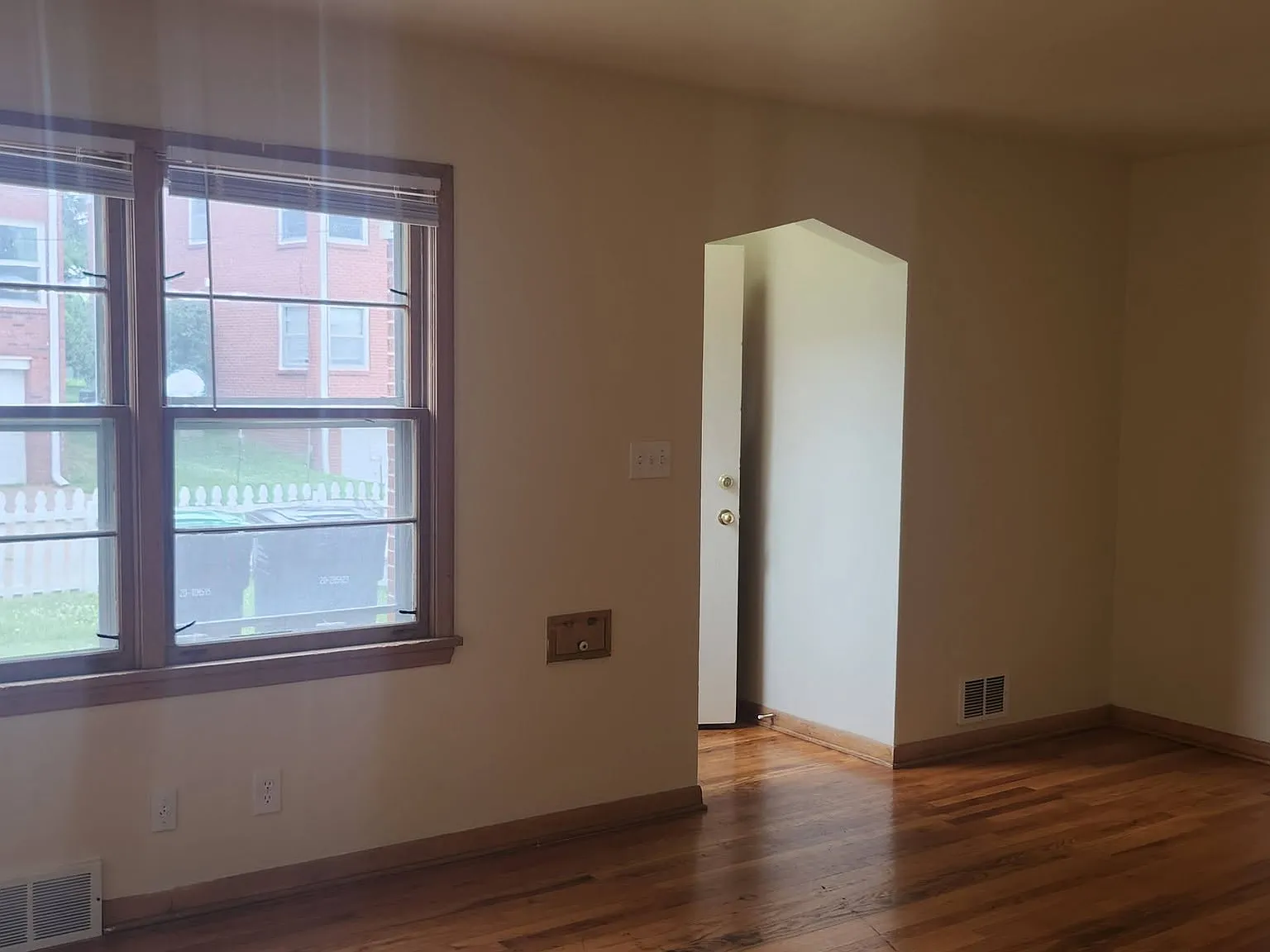 2 bed, $1,300 — Photo 2