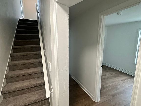 3rd image of 3239 Marne Ave