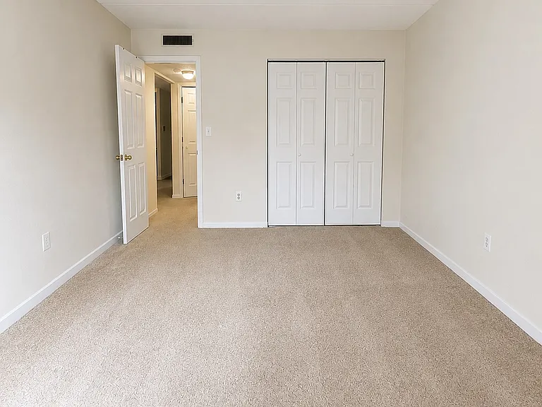 685 Main St #33 — Photo 10