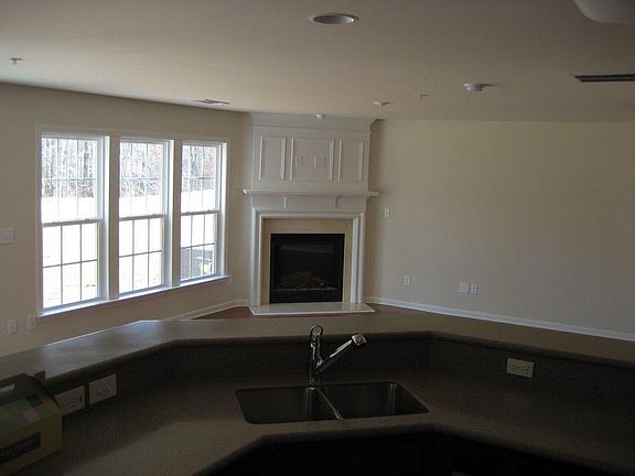 5th image of 297 Balaban Cir