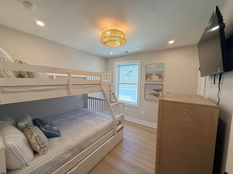105 S Stratford Ave #MONTHLY LEASE JULY — Photo 50