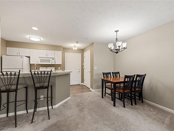 5th image of 23003 Chandlers Ln APT 226