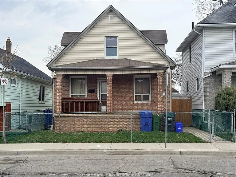 1378 Erie St E #LOWER — Photo 1