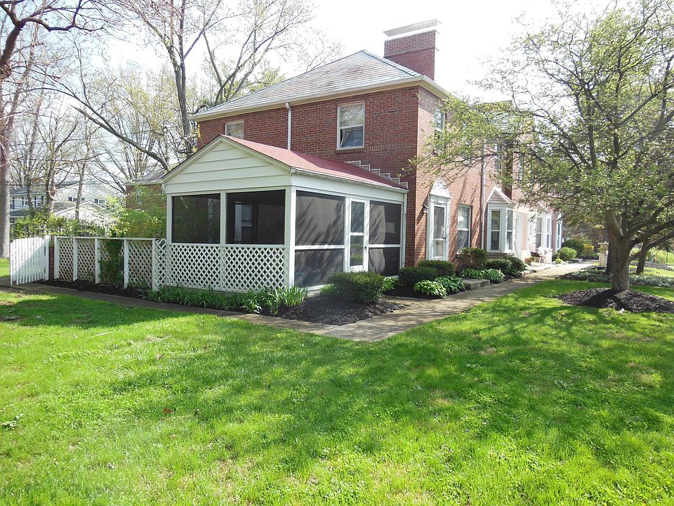 2 Bedroom Townhouse with Screened-in Porch