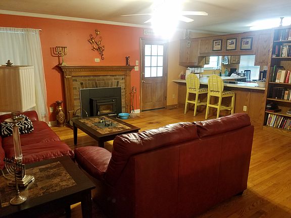 4th image of 210 Hillandale Dr