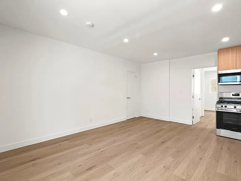 739 N Sweetzer Ave #7 — Photo 5