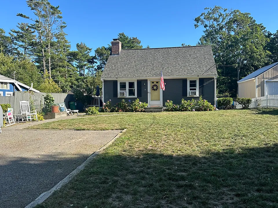 12 Briggs Ave