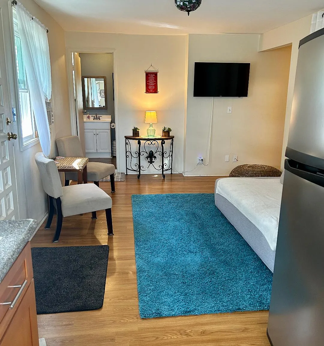 2 bed, 810 sqft, $2,900 — Photo 2