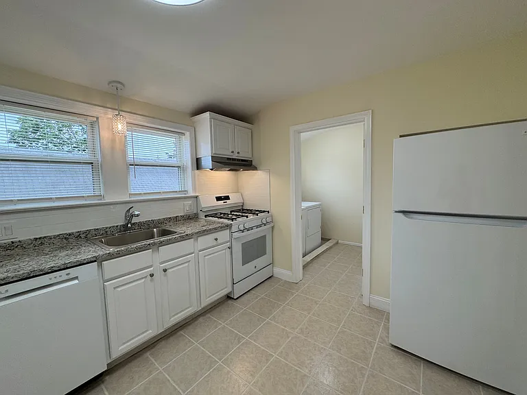 5 Woodbury Ave #3 — Photo 5