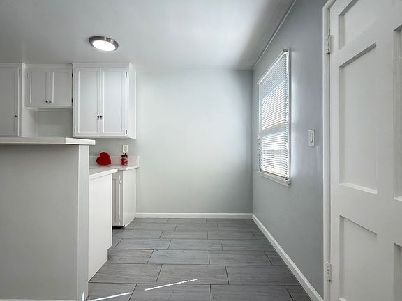 3rd image of 1934 Pine Ave APT 3