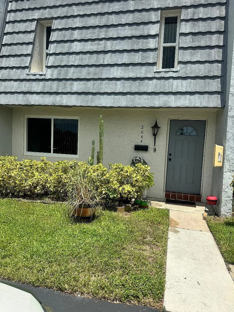 4 bed, 3.0 bath, 1310 sqft, $3,000 — Photo 1