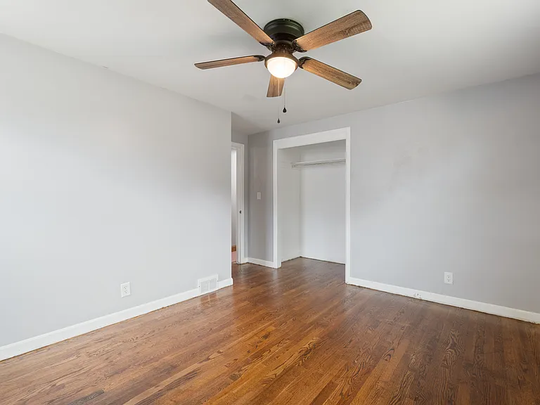 102 Oakridge Dr — Photo 8