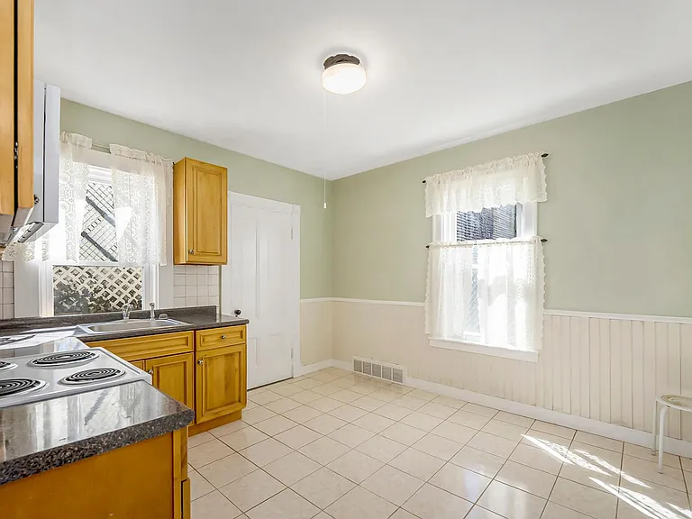 16 Oak Grove Ter — Photo 27