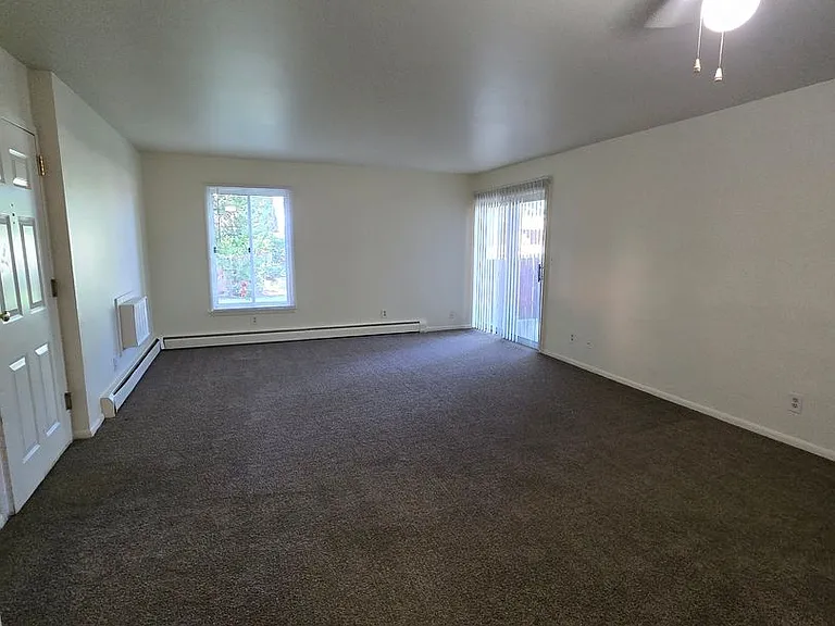 Mulford Park Apartments — Photo 32