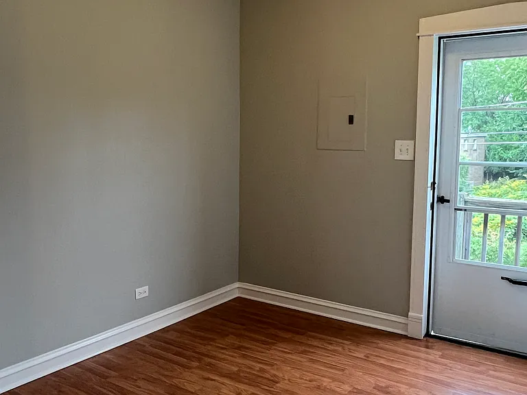 1566 Dewey Ave #2R — Photo 7