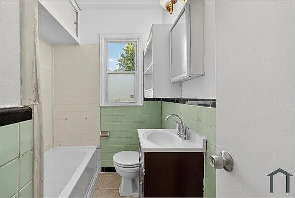 322 Plaza Ave — Photo 9