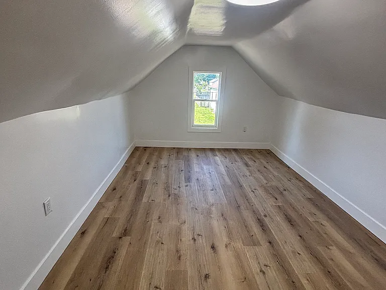 1319 Cody St — Photo 12