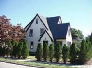 926 Waverly Pl, Baldwin, NY 11510