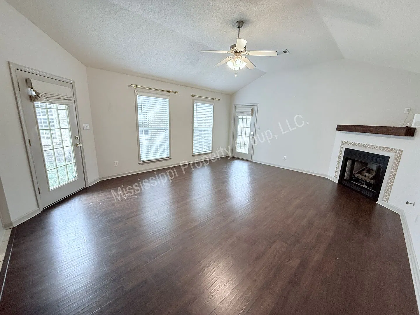 3BR/2BA Home For Rent — Photo 4