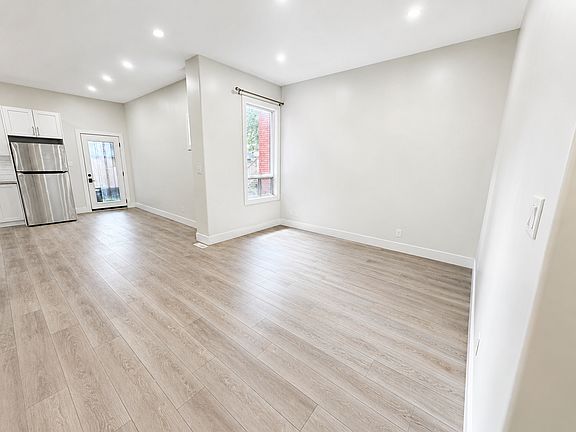 5th image of 482 King William St #1