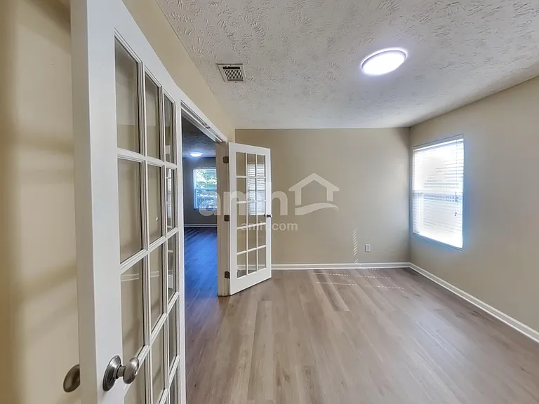 5527 Middlebury Dr — Photo 9
