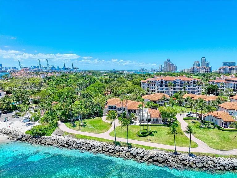19144 Fisher Island Dr #19144 — Photo 43