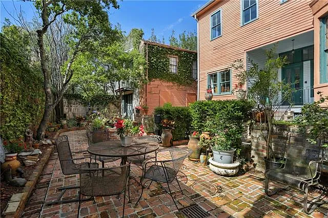 2601 Camp St — Photo 41