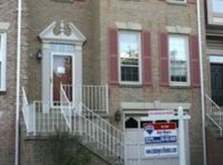 22 Cedarwood Ct, Rockville, MD 20852