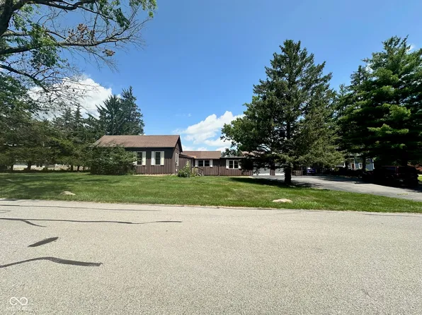 9012 W Evergreen Dr, Columbus, IN 47201