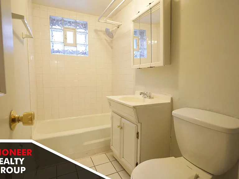 654 W Cornelia Ave #65622 — Photo 2