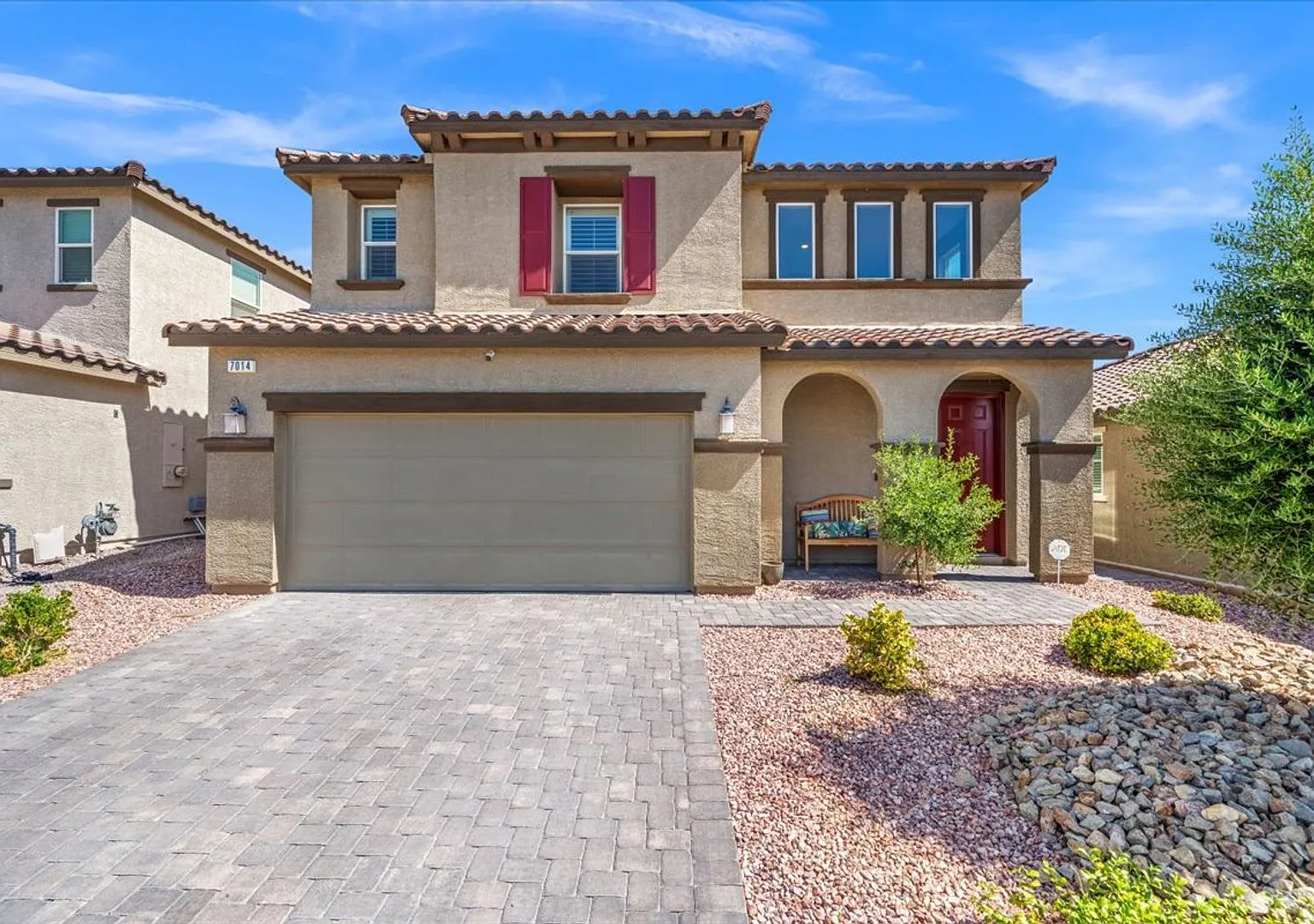 Modern Unfurnished Desert Oasis with Private Pool, Spa & Gourmet Kitchen — Photo 2