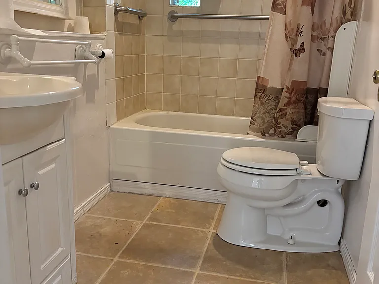 Nice clean bathroom