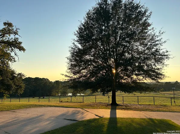 2 Highland Drive, Huntsville, TX 77320