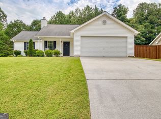 185 Creekside Dr, Grantville, GA 30220