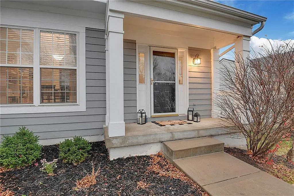 3 bed, 2.5 bath, 1744 sqft, $2,450 — Photo 3
