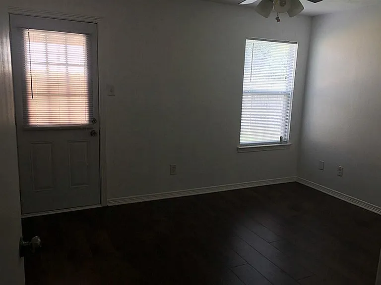 7319 Village Lake Dr — Photo 10